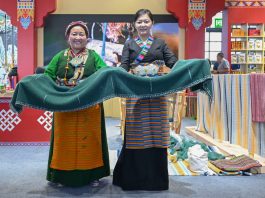 Cina: assistenza in gemellaggio rivitalizza antica arte tessile tibetana (3)