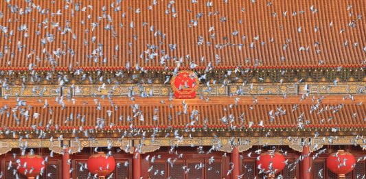 Cina: Pechino, cerimonia dell’alzabandiera celebra 77esimo anniversario RPC (2)