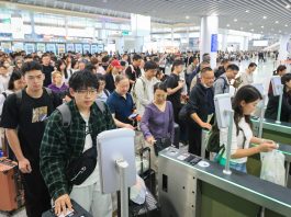 Cina: picco di passeggeri sui treni alla vigilia della Festa nazionale (1)