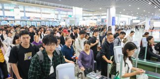 Cina: picco di passeggeri sui treni alla vigilia della Festa nazionale (1)