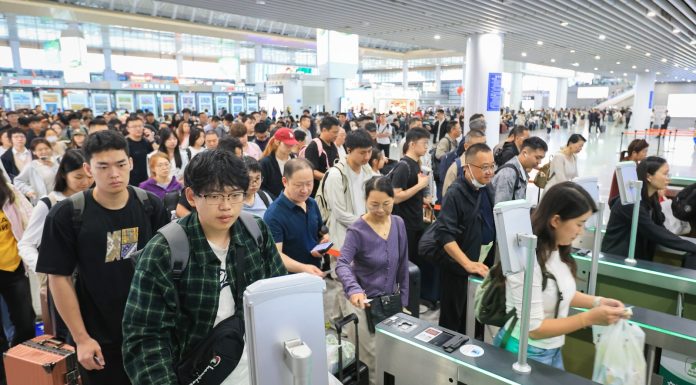 Cina: picco di passeggeri sui treni alla vigilia della Festa nazionale (1)
