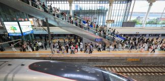 Cina: picco di passeggeri sui treni alla vigilia della Festa nazionale (2)