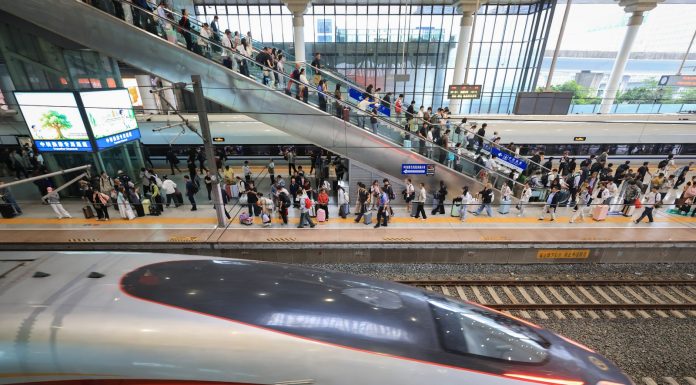 Cina: picco di passeggeri sui treni alla vigilia della Festa nazionale (2)