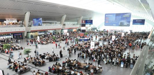 Cina: picco di passeggeri sui treni alla vigilia della Festa nazionale (3)