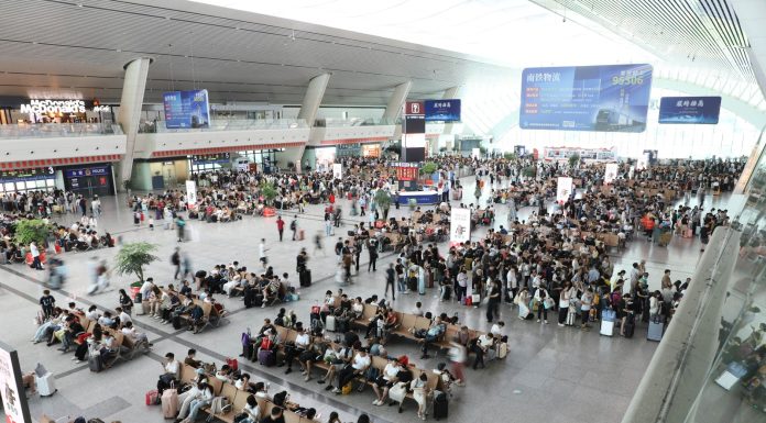 Cina: picco di passeggeri sui treni alla vigilia della Festa nazionale (3)