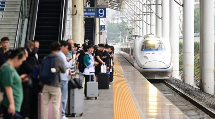 Cina: viaggi in treno di passeggeri registrano nuovo record giornaliero