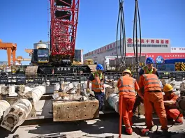 Cina completa perforazione tunnel autostradale sottomarino più lungo del Paese