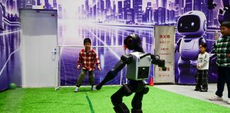 Cina: Anhui, robot con IA incarnata diventano attrazione turistica (3)