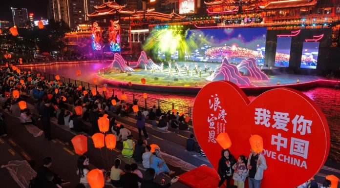 Cina: tour notturni in tutto il Paese durante vacanze per Festa nazionale (3)
