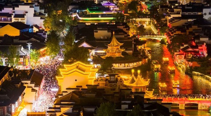 Cina: tour notturni in tutto il Paese durante vacanze per Festa nazionale (5)