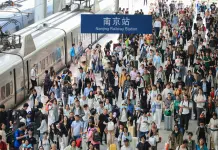 Cina: picco di rientri in treno dalle vacanze in un mercato turistico dinamico