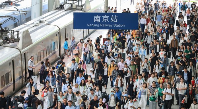 Cina: picco di rientri in treno dalle vacanze in un mercato turistico dinamico