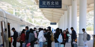 Cina: Festa nazionale, in aumento i viaggi di rientro dalle vacanze (1)