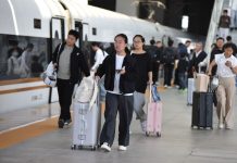 Cina: Festa nazionale, in aumento i viaggi di rientro dalle vacanze (2)