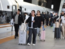 Cina: Festa nazionale, in aumento i viaggi di rientro dalle vacanze (2)