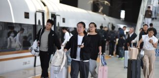 Cina: Festa nazionale, in aumento i viaggi di rientro dalle vacanze (2)