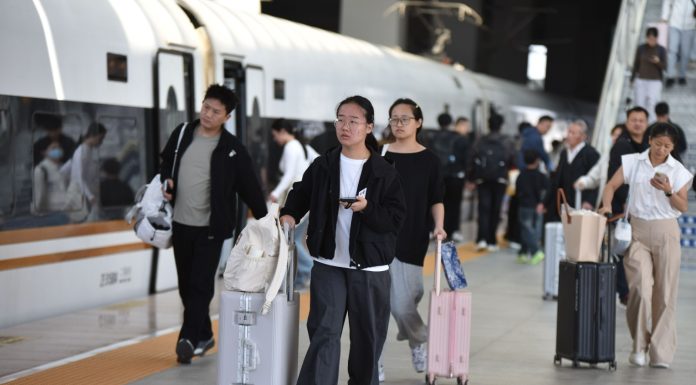 Cina: Festa nazionale, in aumento i viaggi di rientro dalle vacanze (2)