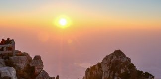 Cina: turisti sul monte Tai per ammirare l’alba (2)