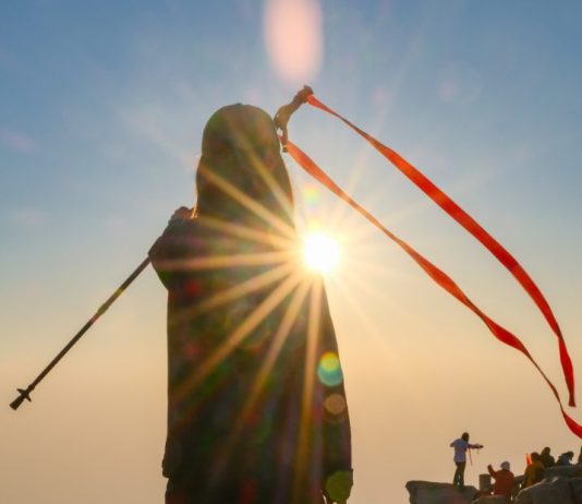 Cina: turisti sul monte Tai per ammirare l’alba (3)