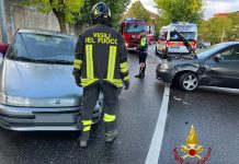 Incidente stradale a Nuoro, scontro tra due auto: due feriti
