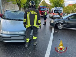 Incidente stradale a Nuoro, scontro tra due auto: due feriti
