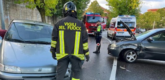 Incidente stradale a Nuoro, scontro tra due auto: due feriti