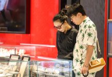 Cina: Festa nazionale, acquisti duty-free per 855 milioni di yuan a Hainan (1)
