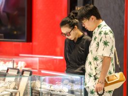 Cina: Festa nazionale, acquisti duty-free per 855 milioni di yuan a Hainan (1)