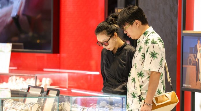 Cina: Festa nazionale, acquisti duty-free per 855 milioni di yuan a Hainan (1)
