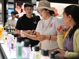Cina: Festa nazionale, acquisti duty-free per 855 milioni di yuan a Hainan (2)