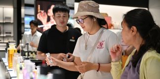Cina: Festa nazionale, acquisti duty-free per 855 milioni di yuan a Hainan (2)