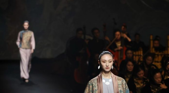 Cina: al via la Shanghai Fashion Week primavera/estate 2027 (2)