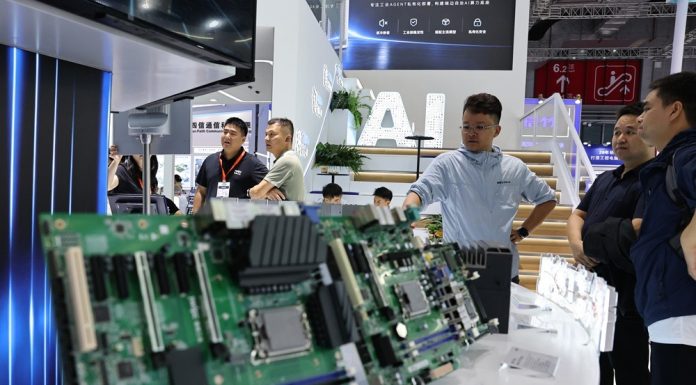Cina: iniziata a Shanghai la 26esima China International Industry Fair (1)