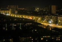 Ucraina, nuovi raid russi contro le infrastrutture energetiche. Zelensky: “Nessun preavviso dagli alleati”
