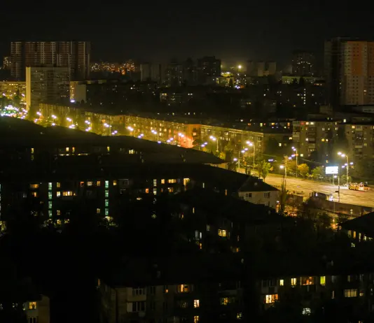 Ucraina, nuovi raid russi contro le infrastrutture energetiche. Zelensky: “Nessun preavviso dagli alleati”