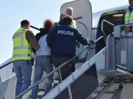 Immigrazione, rimpatriati 13 stranieri irregolari: uno espulso per prevenzione terrorismo