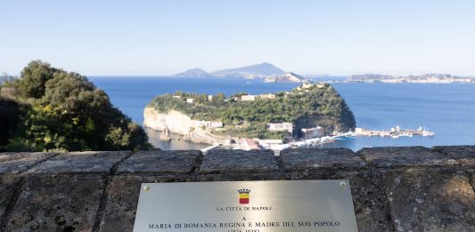 A Napoli una targa commemorativa dedicata alla Regina Maria di Romania