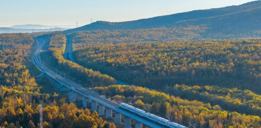 Cina presenta piano 2026-2030 per innovazione sci-tech del settore ferroviario
