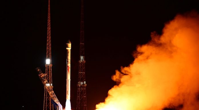 Cina: razzo Zhuque-2E colloca 10 satelliti nello spazio (1)