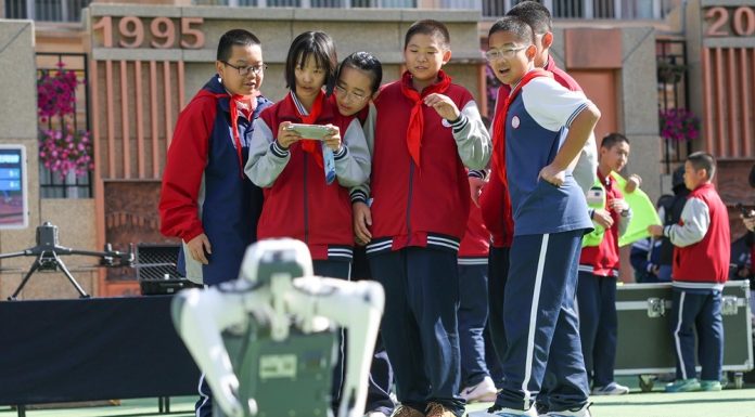 Cina: festival su scienza e tecnologia in una scuola di Urumqi (1)