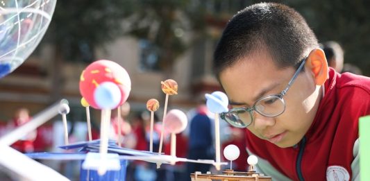Cina: festival su scienza e tecnologia in una scuola di Urumqi (2)