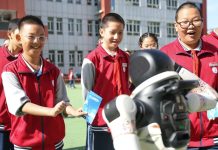 Cina: festival su scienza e tecnologia in una scuola di Urumqi (3)