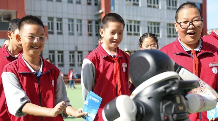 Cina: festival su scienza e tecnologia in una scuola di Urumqi (3)