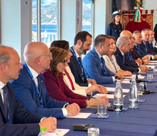 Nasce l’Agenzia Unica per la Mobilità dello Stretto, protocollo tra Messina e Reggio Calabria