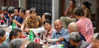 Cina: Lanxi, banchetto accoglie oltre 500 anziani per Festa del doppio nove (1)