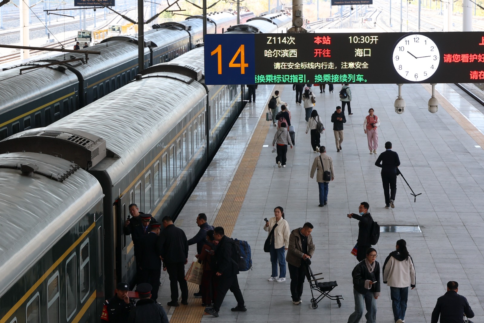 Cina: anziani in treno da Harbin a Haikou per sfuggire al freddo invernale (3)