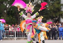 Cina: Liaoning, sfilata di danze del patrimonio culturale immateriale (1)