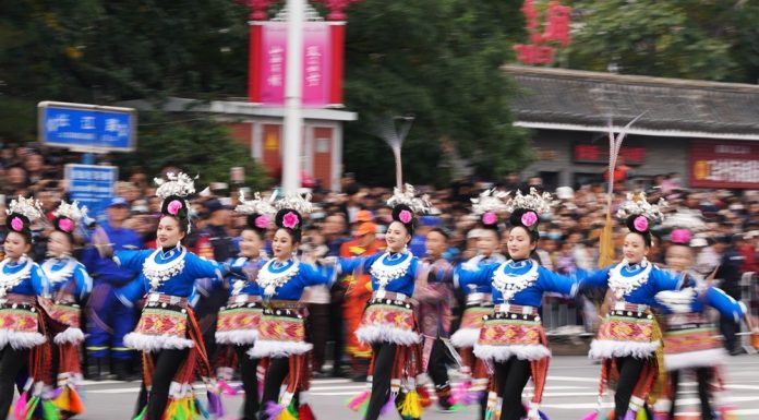 Cina: Liaoning, sfilata di danze del patrimonio culturale immateriale (2)