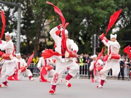 Cina: Liaoning, sfilata di danze del patrimonio culturale immateriale (3)