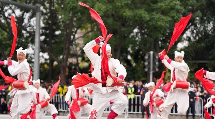 Cina: Liaoning, sfilata di danze del patrimonio culturale immateriale (3)